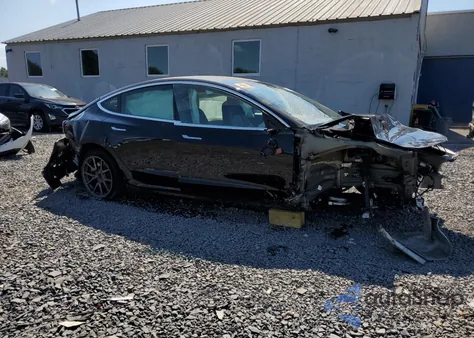 2019 Tesla Model 3 из США, поврежденный, VIN 5YJ3E1EA7KF410594